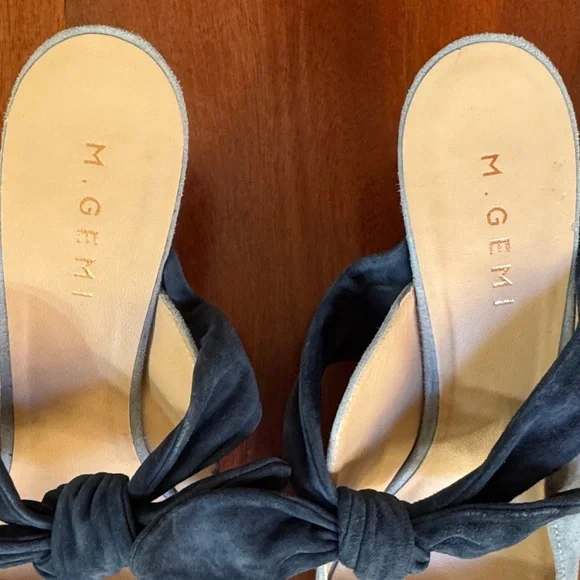 M. Gemi Pointed Suede Knot-Top Mules in Multi-Blues and Light Beige - Picture 3 of 9